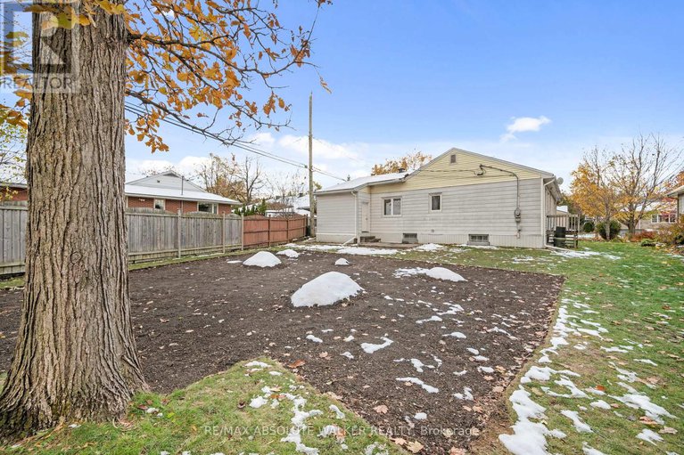 29110851/2243-hillary-avenue/alta-vista/ottawa/ontario/K1H7H7_26