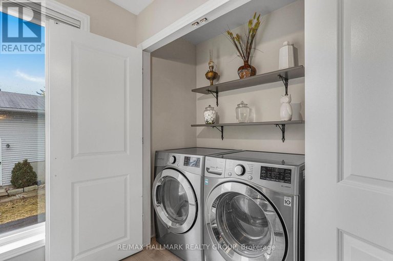 29592597/436-yves-street/town-of-rockland/clarence-rockland/ontario/K4K1E9_9