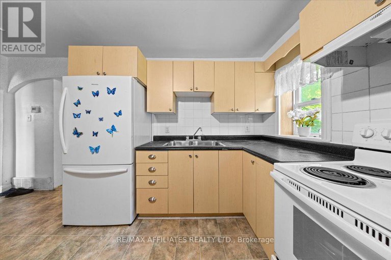 28601010/310-shakespeare-street/vanier/ottawa/ontario/K1L5M2_12