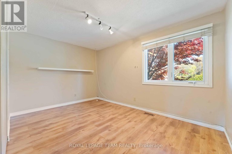 29038836/1094-alenmede-crescent/fairfield-heights/ottawa/ontario/K2B8H3_16