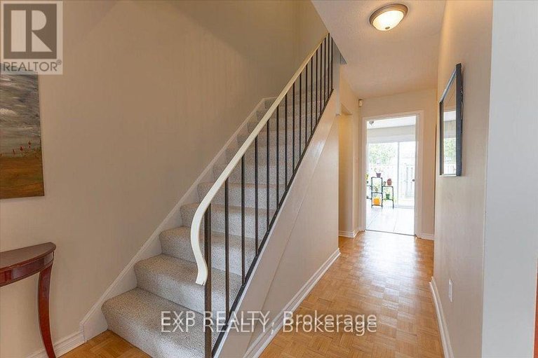 29464156/422-kintyre-private/carleton-square/ottawa/ontario/K2C3M7_4