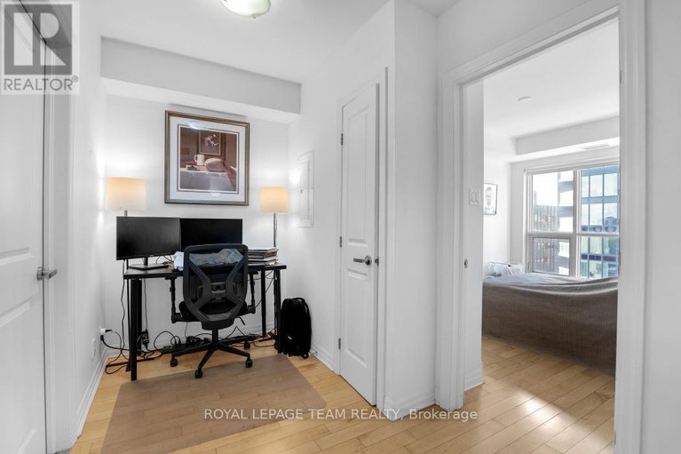 28825350/1303-242-rideau-street/sandy-hill/ottawa/ontario/K1N0B7_15