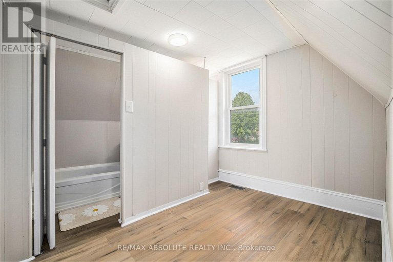 29607383/10-neilson-street/mcnabbraeside-twps/mcnabbraeside/ontario/K7S3G2_21