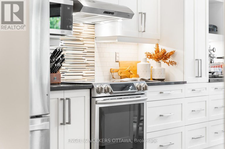 28911455/22-friendly-crescent/stittsville-south/ottawa/ontario/K2S2B6_18
