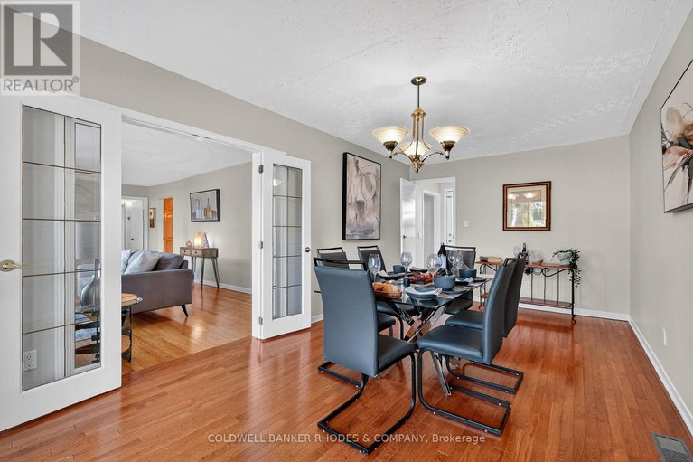 28912444/11-willeth-avenue/city-viewskylinefisher-heightsparkwood-hills/ottawa/ontario/K2E5C2_10