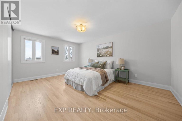 29294454/18-ivylea-street/craig-henrywoodvale/ottawa/ontario/K2G4X5_24