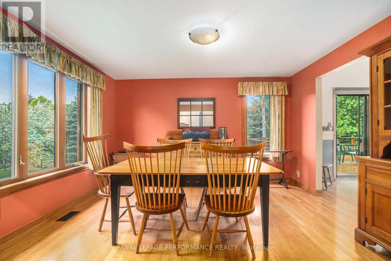 28361032/2411-overdale-drive/cumberland-ridge/ottawa/ontario/K4C1B8_12