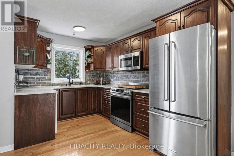 29603147/266-clifford-campbell-street/fitzroy/ottawa/ontario/K0A1X0_8