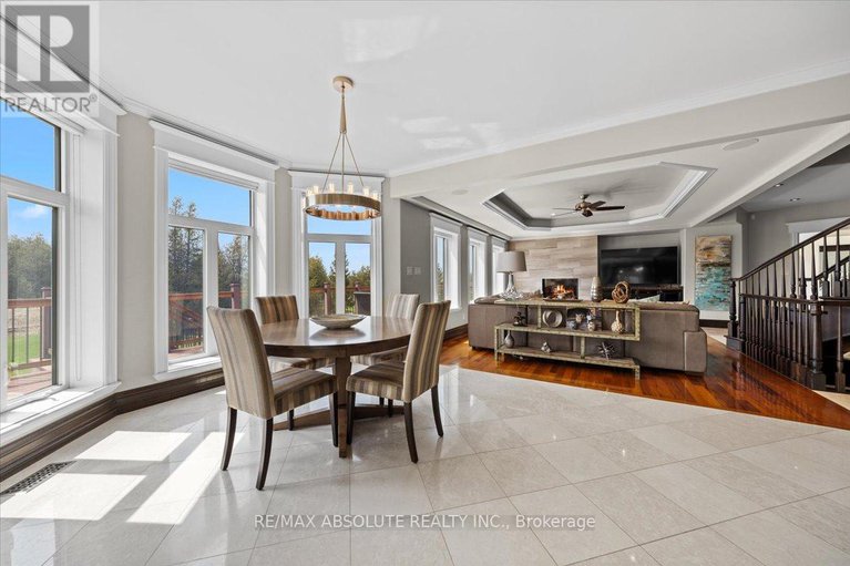 28246473/124-biltmore-crescent/btwn-franktown-rd-fallowfield-rd/ottawa/ontario/K2S2C6_14