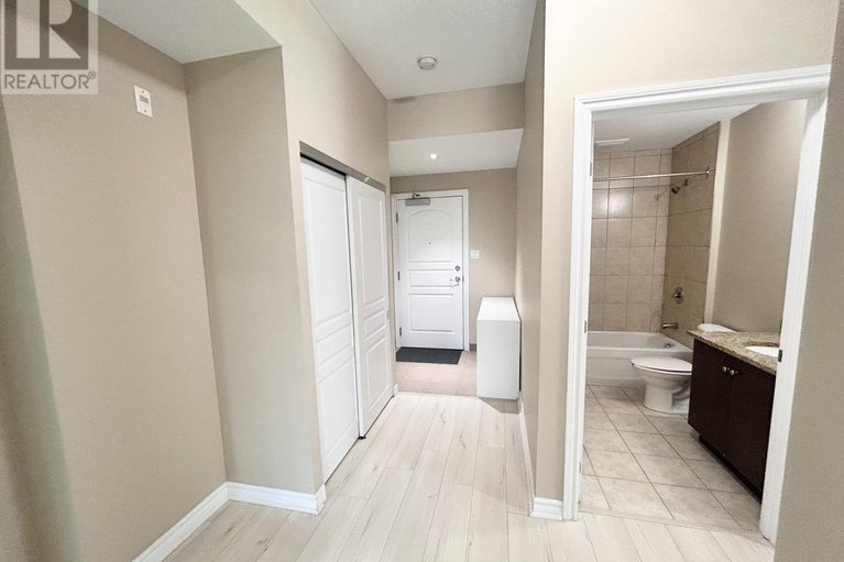 29430009/201-100-roger-guindon-avenue/riverview-park/ottawa/ontario/K1G3Z7_3