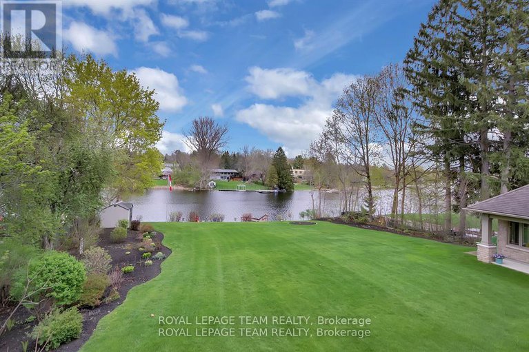 28487083/5591-manotick-main-street/manotick-village-manotick-estates/ottawa/ontario/K4M1A4_39