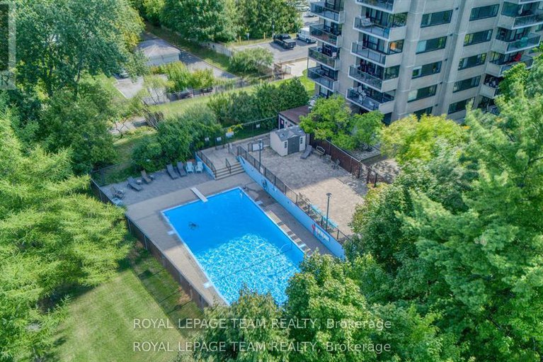 29082658/2006-1195-richmond-road/woodroffe/ottawa/ontario/K2B8E4_4