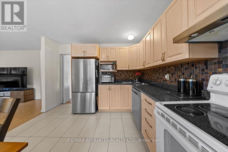 28543390/1293-parc-du-village-road/convent-glen-south/ottawa/ontario/K1C7B2_19