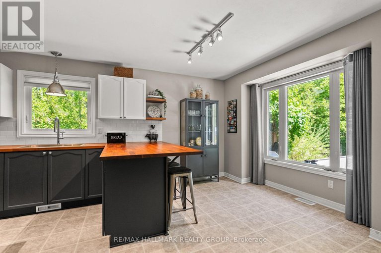 28797627/17-anthony-curro-drive-drive/north-grenville-twp-kemptville-east/north-grenville/ontario/K0G1J0_13
