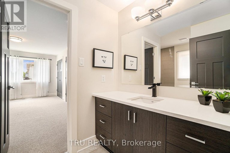 28482789/670-parade-drive/stittsville-south/ottawa/ontario/K2S1B8_15