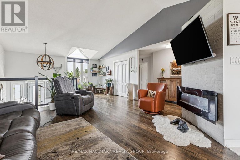 28595134/585-blue-corner-road/champlain-twp/champlain/ontario/K0B1K0_4