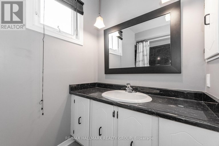 29331900/13-trotting-way/bridlewood/ottawa/ontario/K2M1B3_38