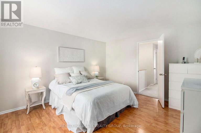 28994507/1118-chateau-crescent/orleans-wood/ottawa/ontario/K1C2E1_19