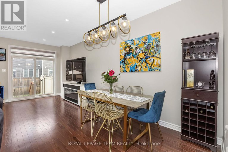 28564716/526-edenwylde-drive/remainder-of-stittsville-area/ottawa/ontario/K2S2K4_13