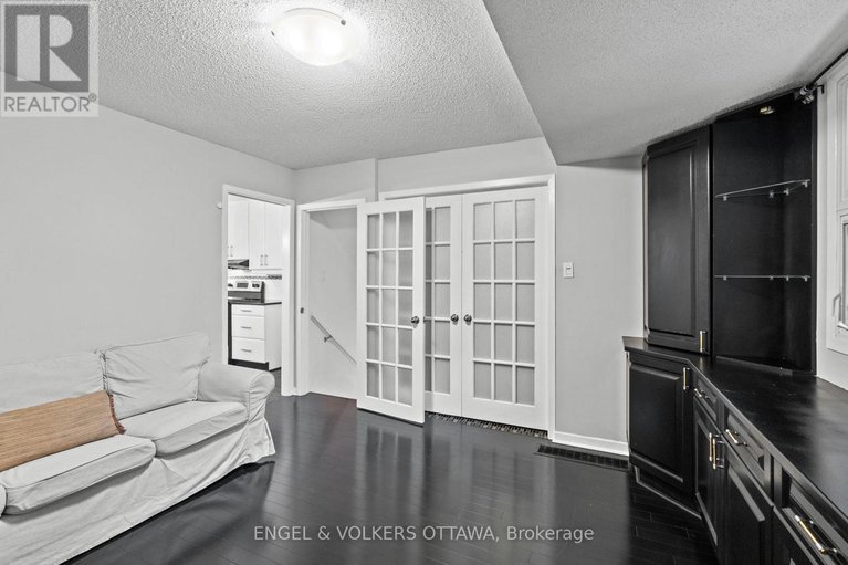 28548966/20-mohawk-crescent/bruce-farmgraham-parkqualicumbellands/ottawa/ontario/K2H7G6_34