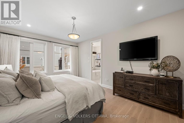 29113056/23-pacing-walk/goulbourn-twp-from-franktown-rdsouth-to-rideau/ottawa/ontario/K0A2Z0_21