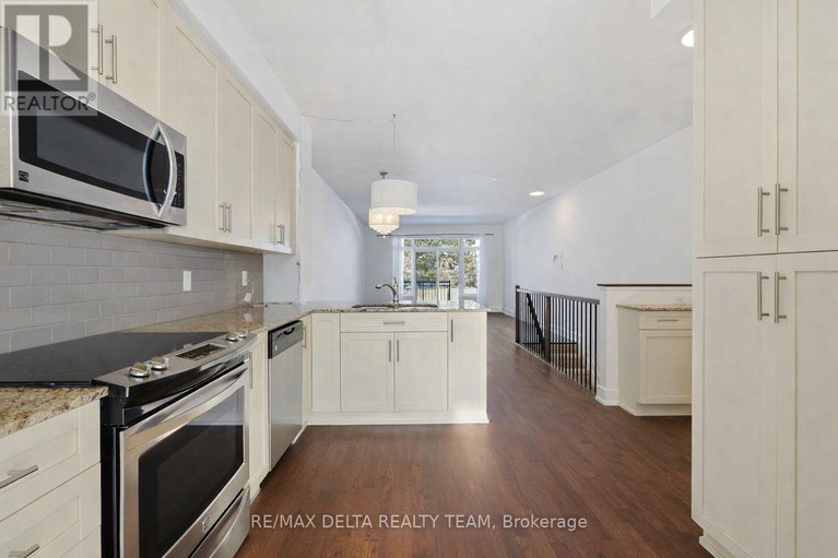 29301547/6-33-bergeron-private/chapel-hill/ottawa/ontario/K1C0C2_7