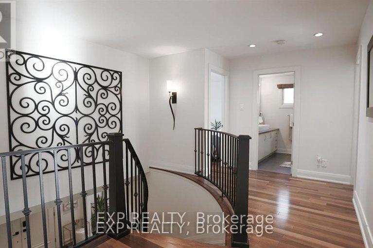 28643712/17-chesswood-court/pineglencountry-place/ottawa/ontario/K2E7E3_16