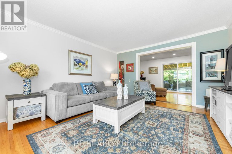 28632467/1329-fontenay-crescent/south-keys/ottawa/ontario/K1V7K5_4