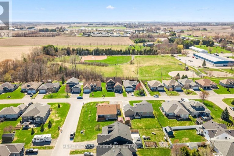 29681250/29-christie-lane/winchester/north-dundas/ontario/K0C2K0_33
