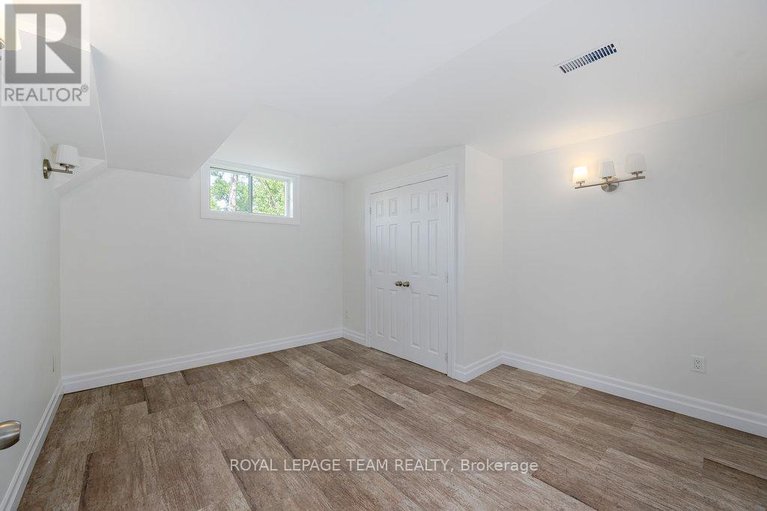 29224787/517-donald-b-munro-drive/carp/ottawa/ontario/K0A1L0_21