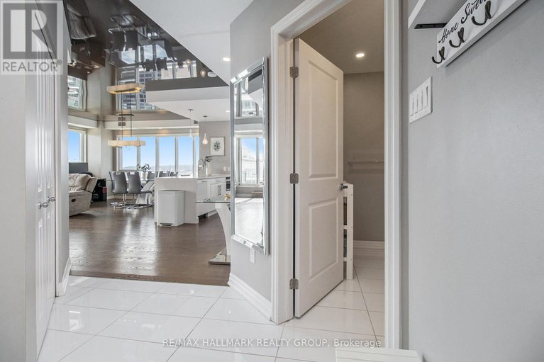 28223628/2706-195-besserer-street/sandy-hill/ottawa/ontario/K1N7J6_22