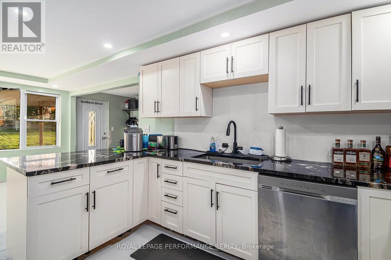 29056706/16015-county-2-road/long-sault/south-stormont/ontario/K0C1P0_12