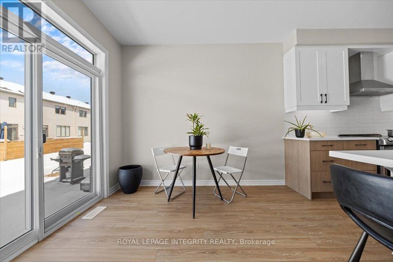 28608346/355-crossway-terrace/stittsville-north/ottawa/ontario/K2S2Z3_14