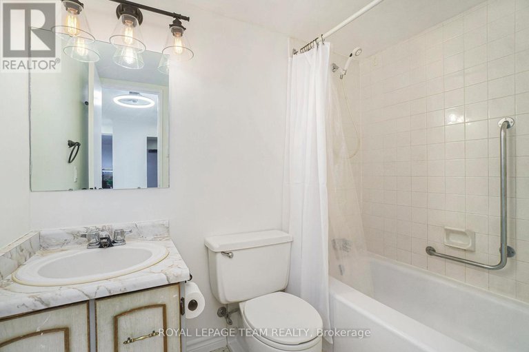 29302761/606-2400-virginia-drive/urbandale-acres/ottawa/ontario/K1H8L3_25