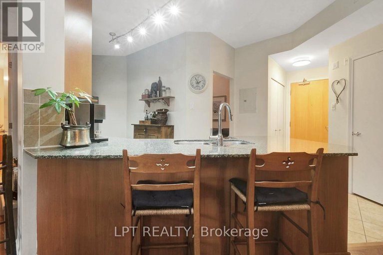 28929558/102-205-bolton-street/lower-townbyward-market/ottawa/ontario/K1N1K7_13