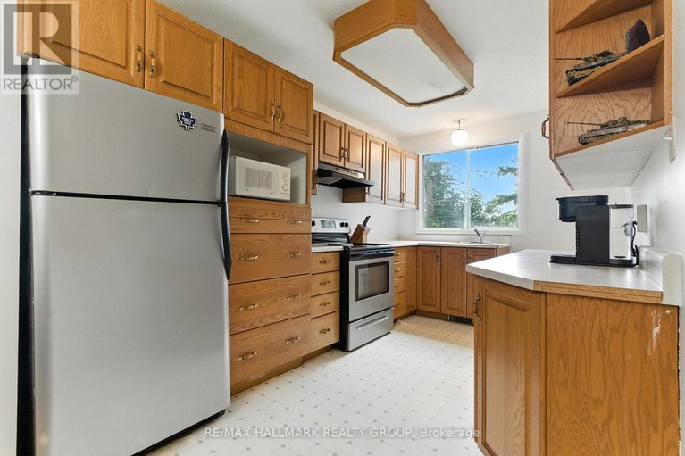 28647826/1127-maitland-avenue/copeland-park/ottawa/ontario/K2C2B8_14