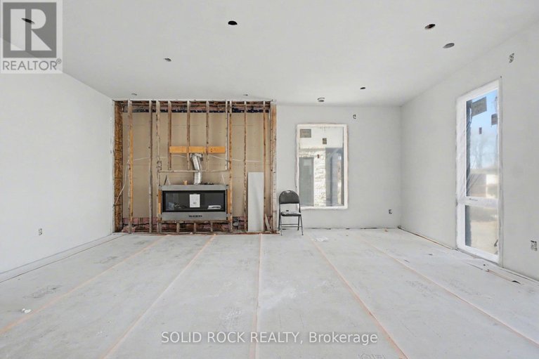 29669967/830-alpine-avenue/queensway-terrace-north/ottawa/ontario/K2B5R6_4