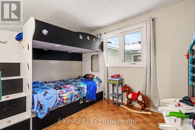 29658093/15-wedgewood-crescent/blackburn-hamlet/ottawa/ontario/K1B4B5_13