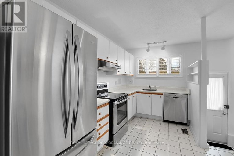 29450823/9-kilmory-crescent/borden-farmstewart-farmcarleton-heightsparkwood-hills/ottawa/ontario/K2E6M9_14