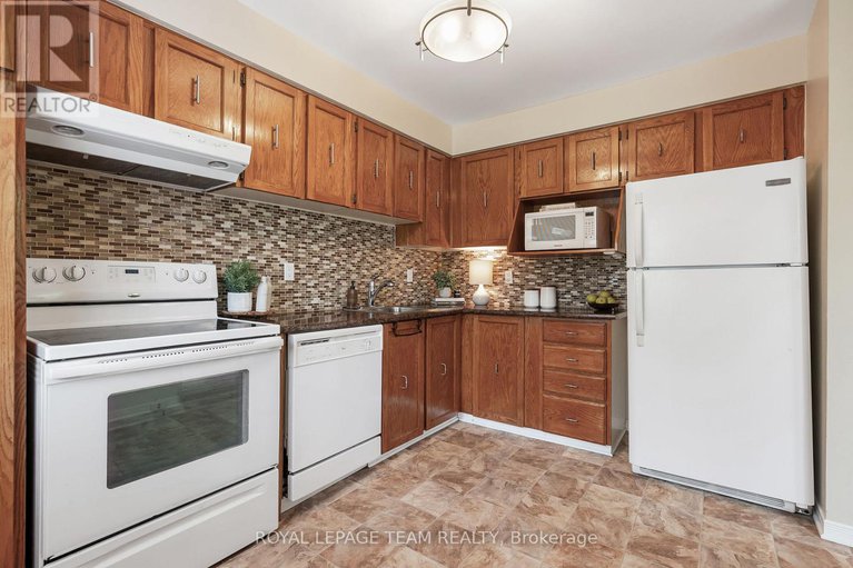 28596547/1473-bryson-lane/sawmill-creektimbermill/ottawa/ontario/K1T2T7_16