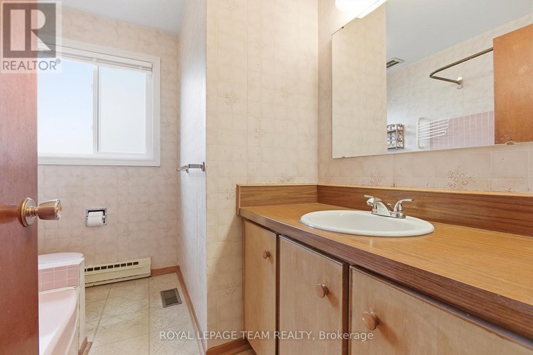 29612098/57-sullivan-avenue/meadowlandscrestview/ottawa/ontario/K2G1V1_15