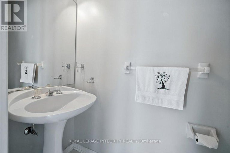28956963/17-columbus-avenue/overbrook/ottawa/ontario/K1K1R2_6