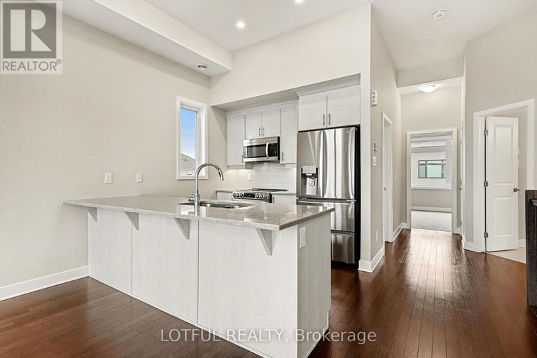 29126395/842-ralph-hennesy-avenue/riverside-southgloucester-glen/ottawa/ontario/K1X0E4_12