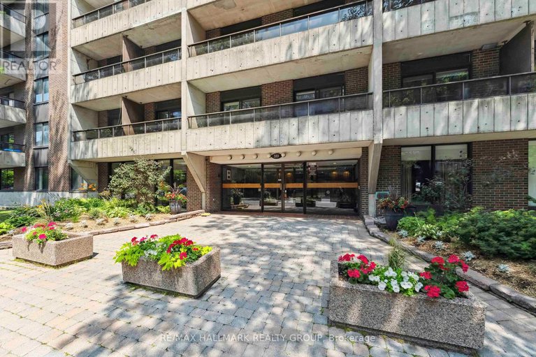 28620616/406-333-chapel-street/sandy-hill/ottawa/ontario/K1N8Y8_1