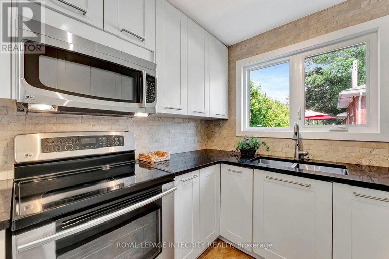 28621220/1150-albany-drive/bel-air-heights/ottawa/ontario/K2C2L3_17
