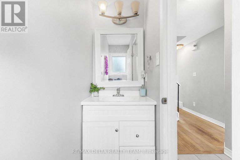 28461671/1401-coulter-place/bilberry-creekqueenswood-heights/ottawa/ontario/K1E3H9_3