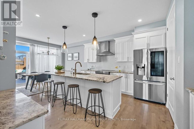 28956956/200-enclave-walk/mer-bleuebradley-estatesanderson-park/ottawa/ontario/K1W0J4_5