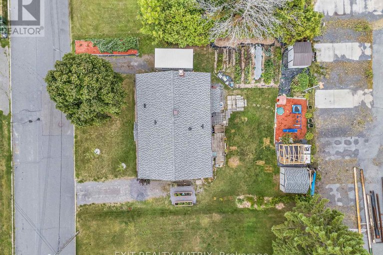 28829153/94-peel-street-e/alexandria/north-glengarry/ontario/K0C1A0_34