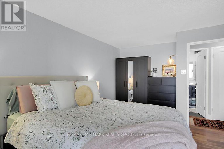 28580775/2201-1081-ambleside-avenue/woodroffe/ottawa/ontario/K2B8C8_25