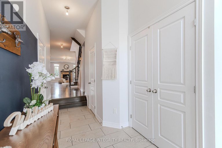 28931178/206-ancaster-avenue/woodroffe/ottawa/ontario/K2B5B3_2